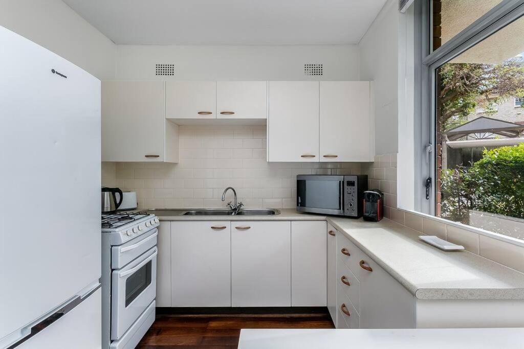 Yng03 - Cremorne - Young Street Apartment *